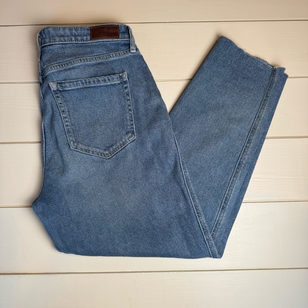 Hollister Women’s Curvy High-Rise Mom Jeans Light Blue Straight Denim